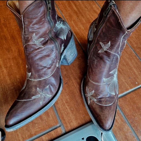 Meet Your Posh Ambassador, Dianeπ§πΎββοΈπ΄πΎ - Picture 5 of 16